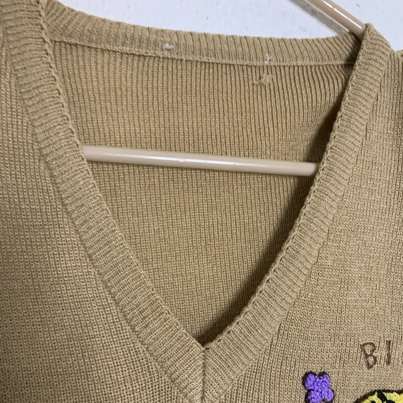 Embroidered v-neck pull-over sweater - Picture 7 of 9